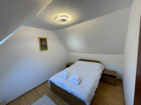 Easy Living Apartments - Old Town Attic